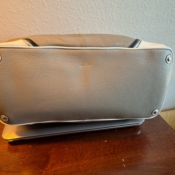 Coach F1032 gray white pebble leather shoulder bag preowned like new - Picture 7 of 7